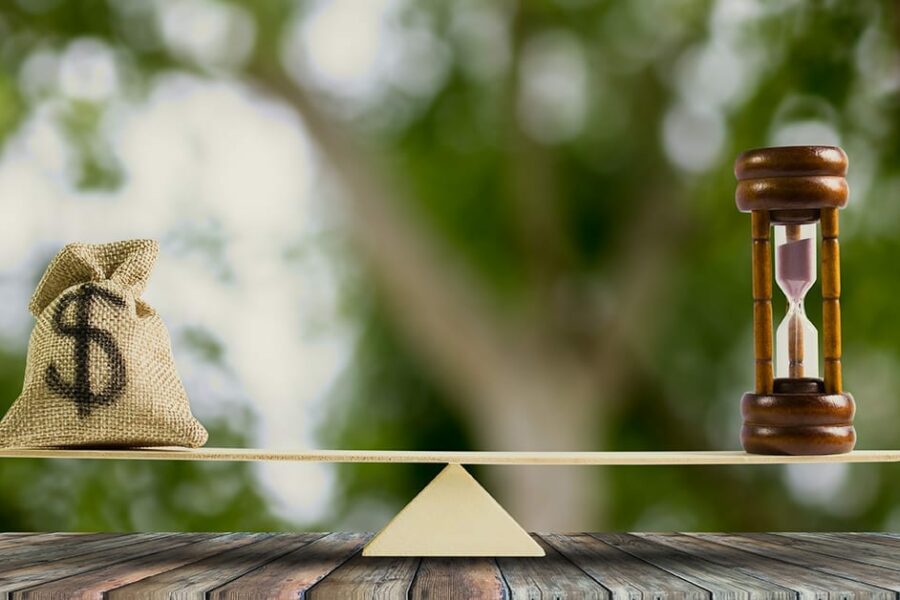 difference between whole and term life insurance