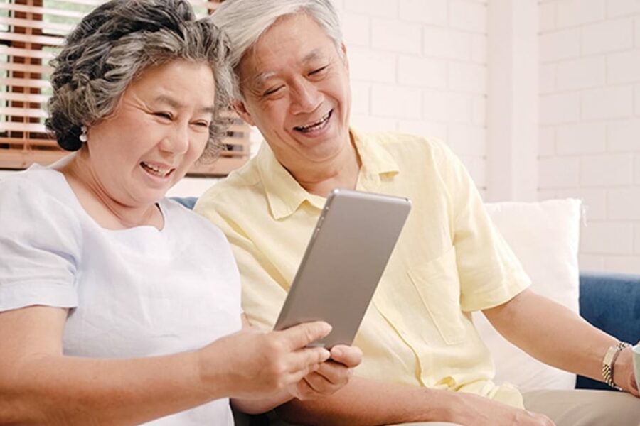 canadian seniors give money to charity
